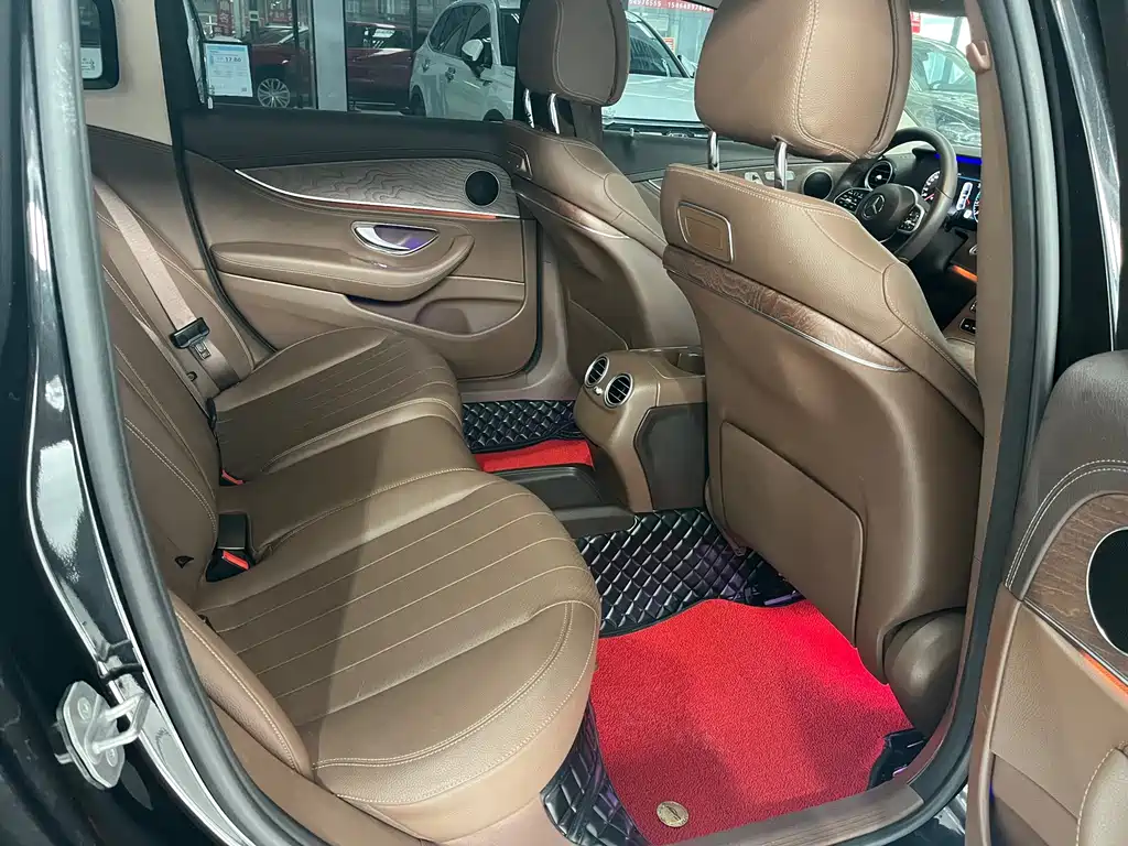 Mercedes-Benz E-Class — миниатюра 8