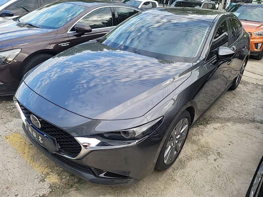 Mazda Mazda3 Axela 2.0 л 2024 г. Серебристо-серый, пробег 18900 км