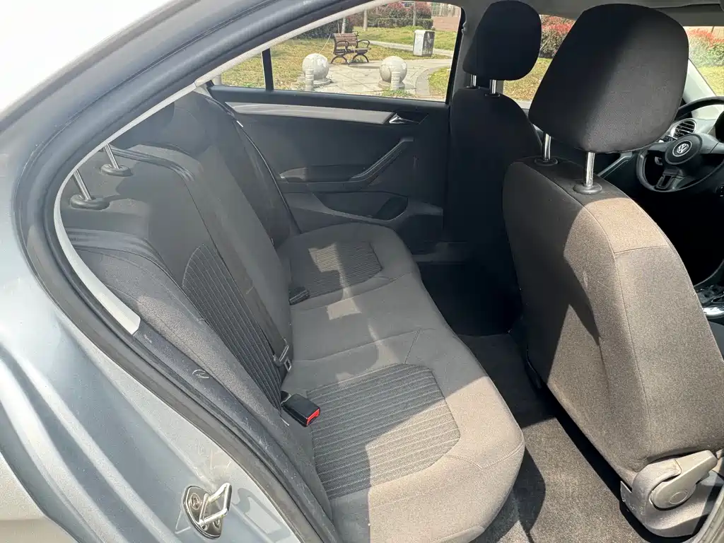 Volkswagen Jetta 2015 1.6L AT Comfort