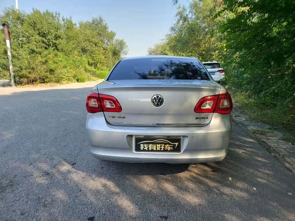Volkswagen Bora 2012 1.6L AT Comfort