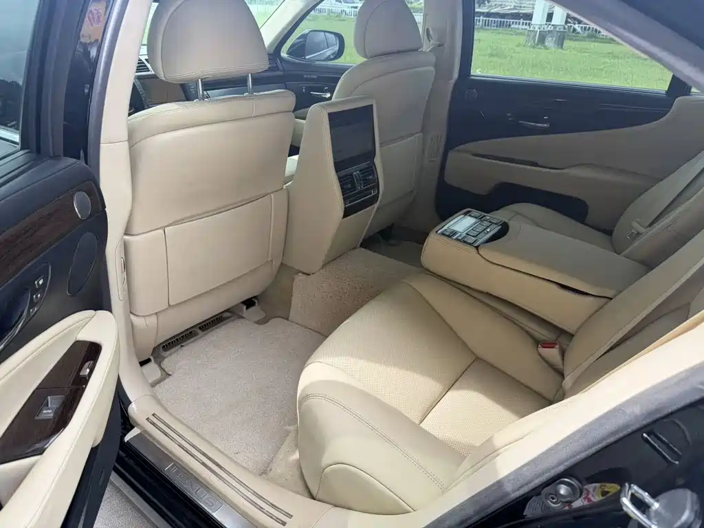 Lexus LS — миниатюра 6