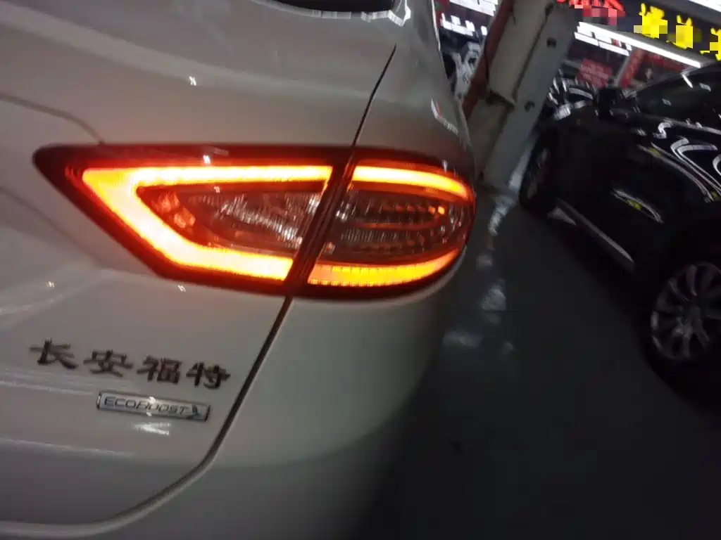 Ford Mondeo — миниатюра 8