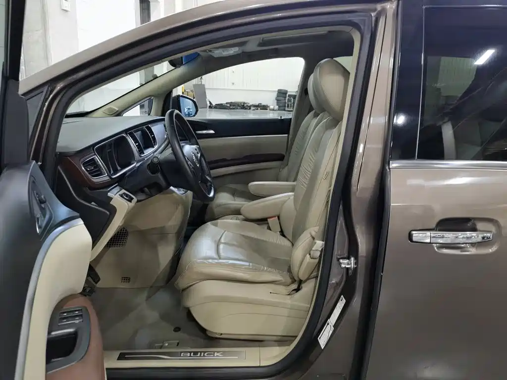 Buick GL8 — миниатюра 10