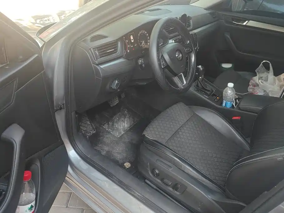 Skoda Superb — миниатюра 9