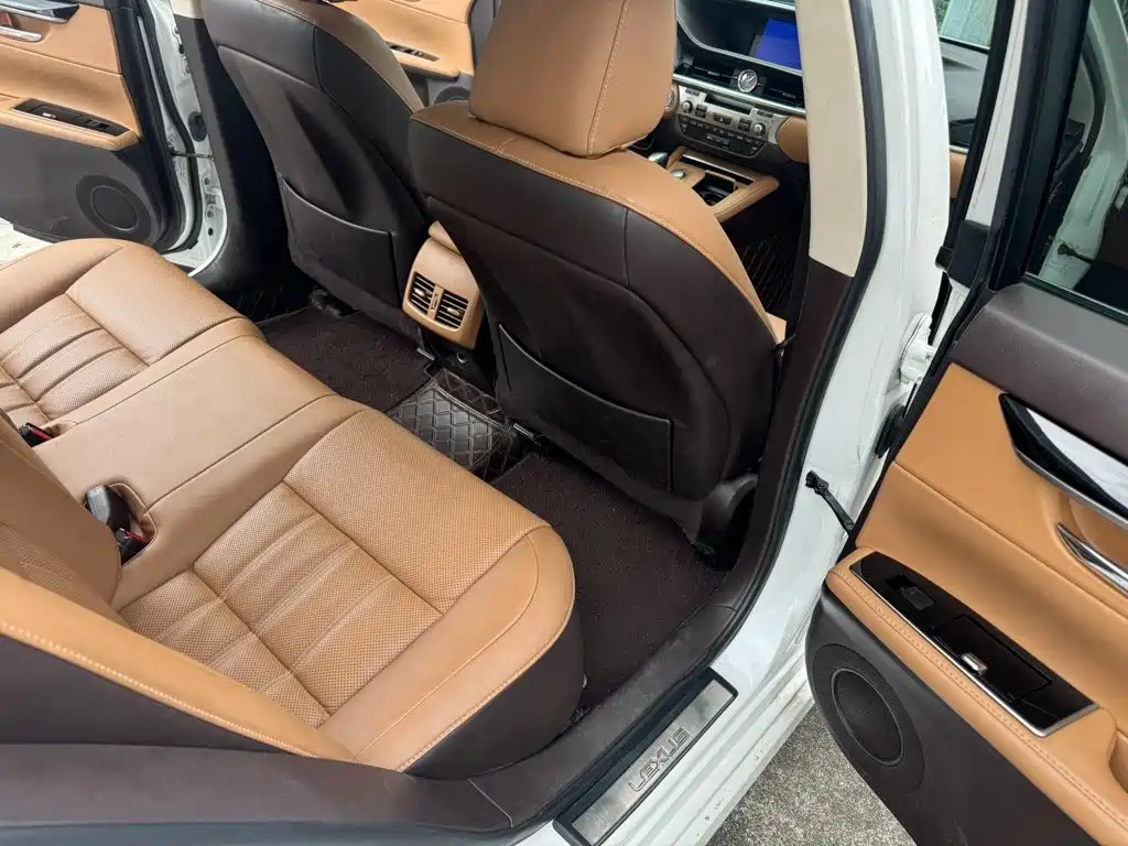 Lexus ES — миниатюра 8