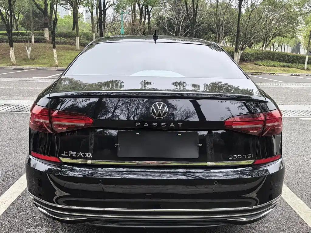 Volkswagen Passat 2021 330TSI Luxury