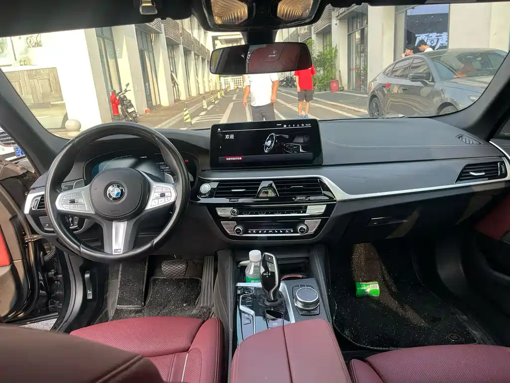 BMW 5 Series — миниатюра 4