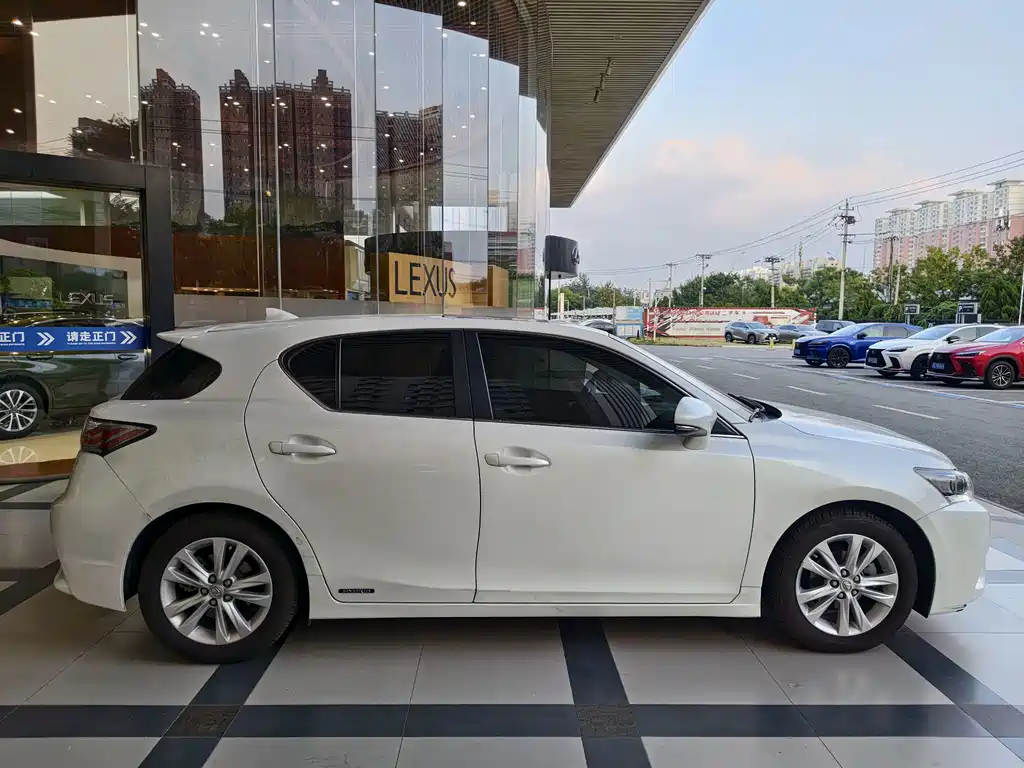 Lexus CT — миниатюра 12