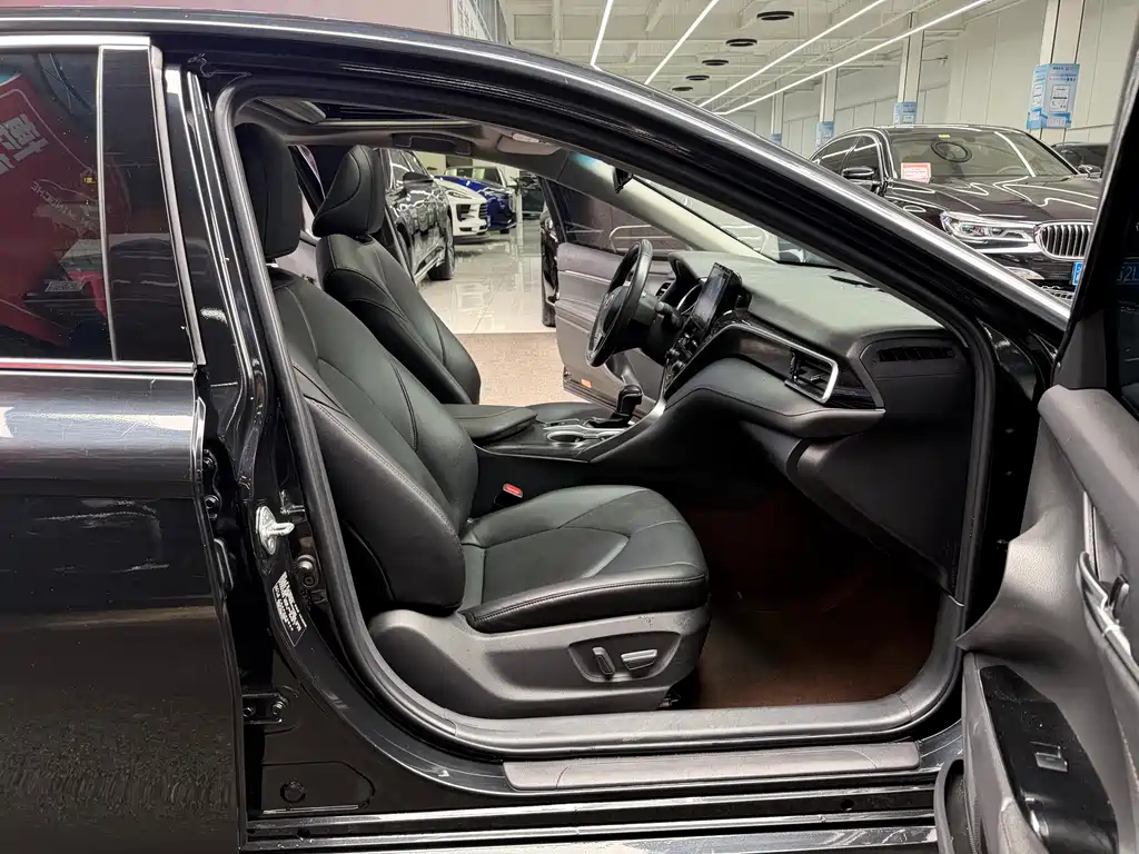 Toyota Camry — миниатюра 14