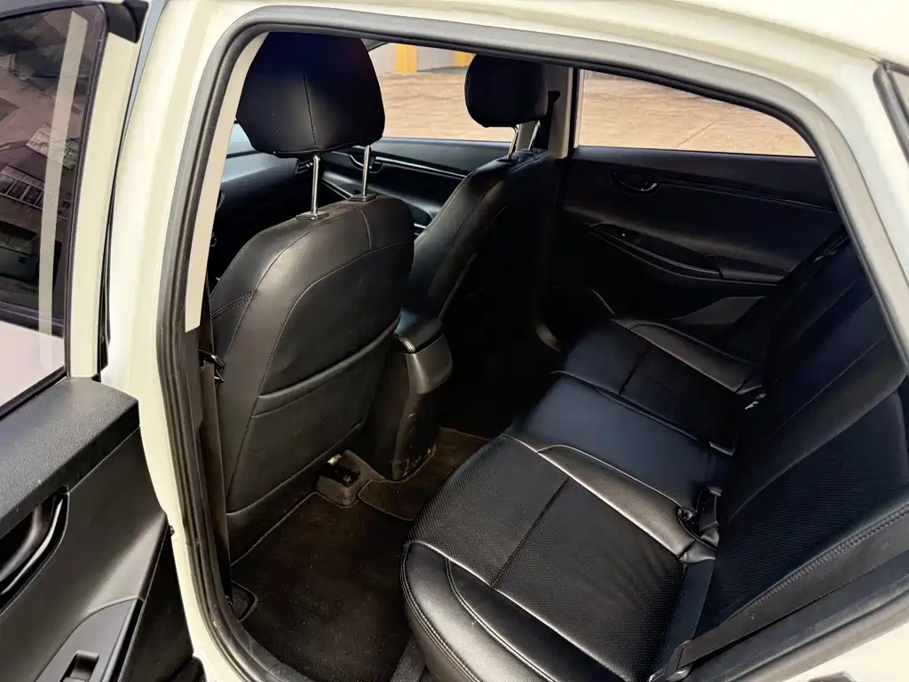 Hyundai Elantra — миниатюра 5