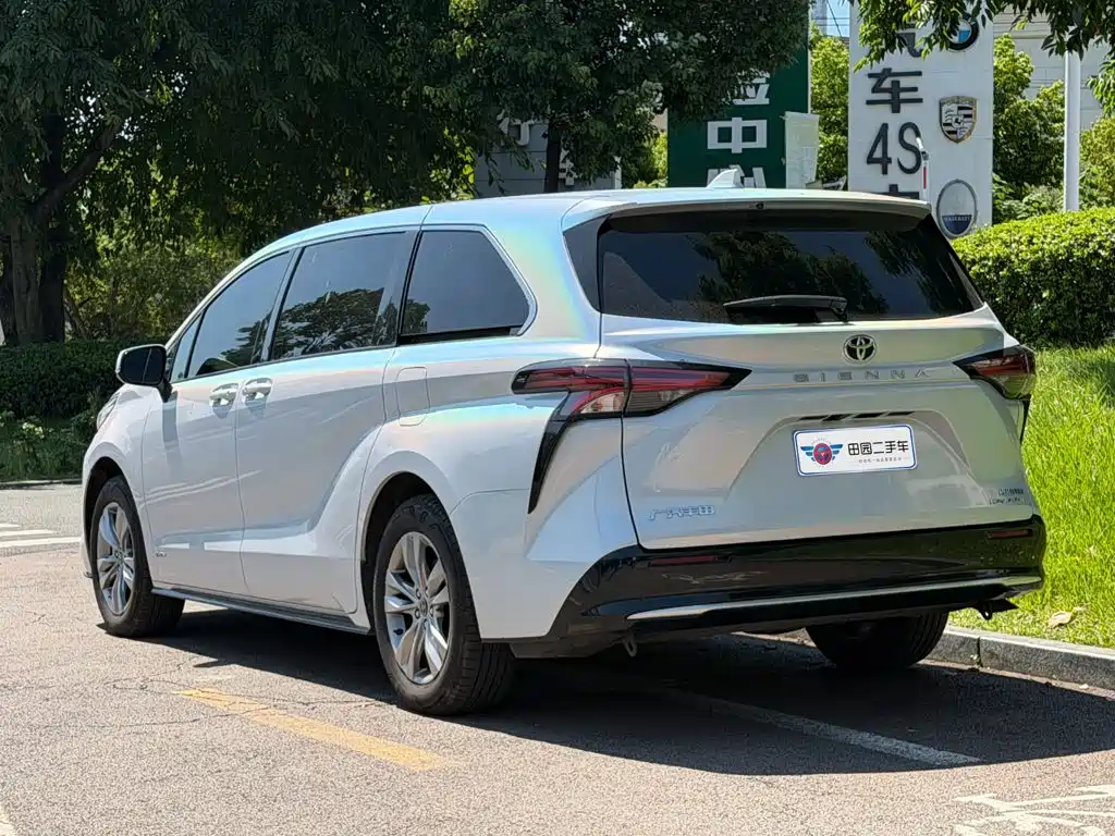 Toyota Sienna — миниатюра 4