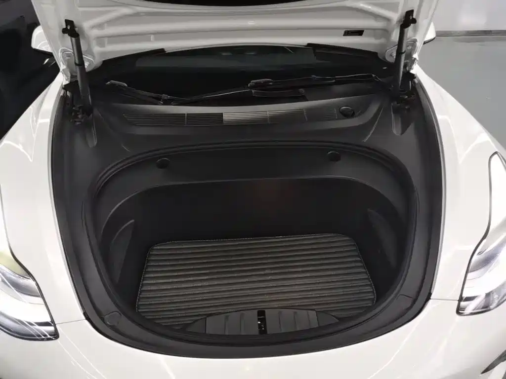Tesla Model 3 — миниатюра 20