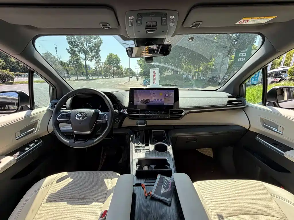 Toyota Sienna — миниатюра 13