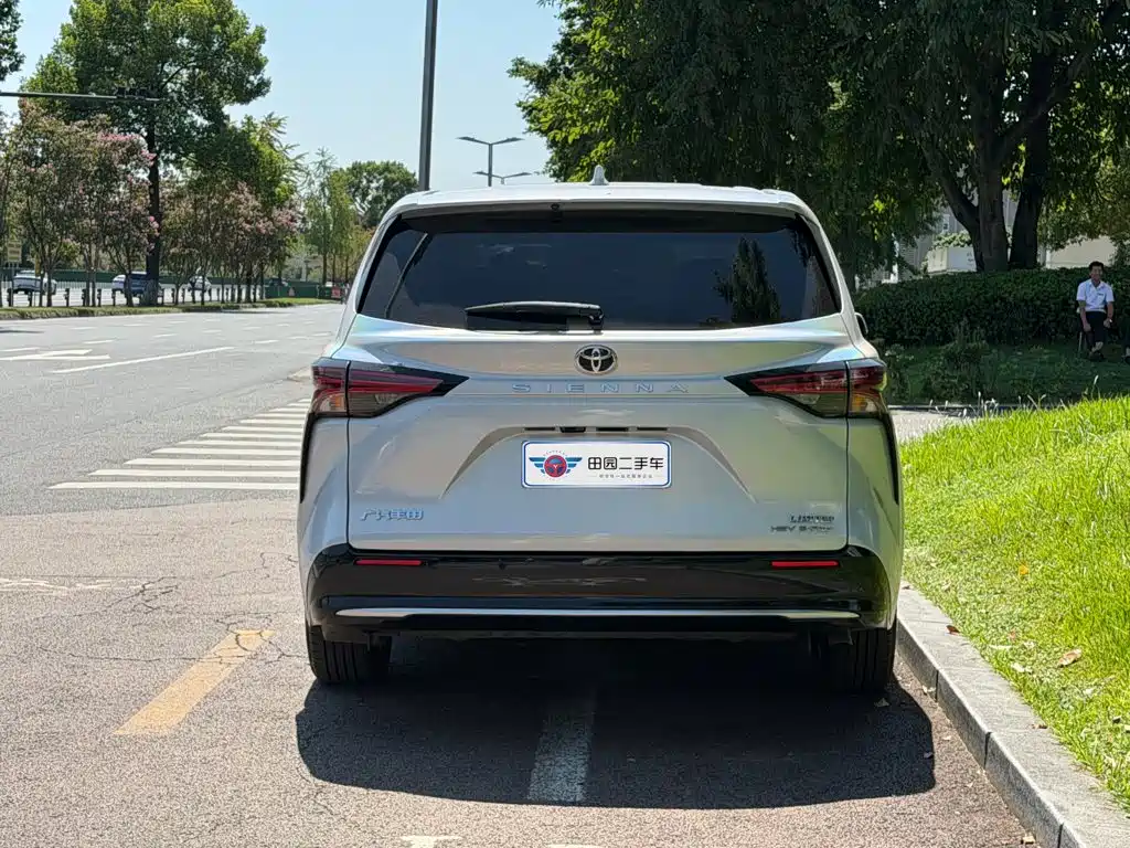 Toyota Sienna — миниатюра 5