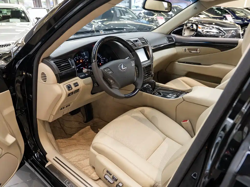 Lexus LS — миниатюра 9