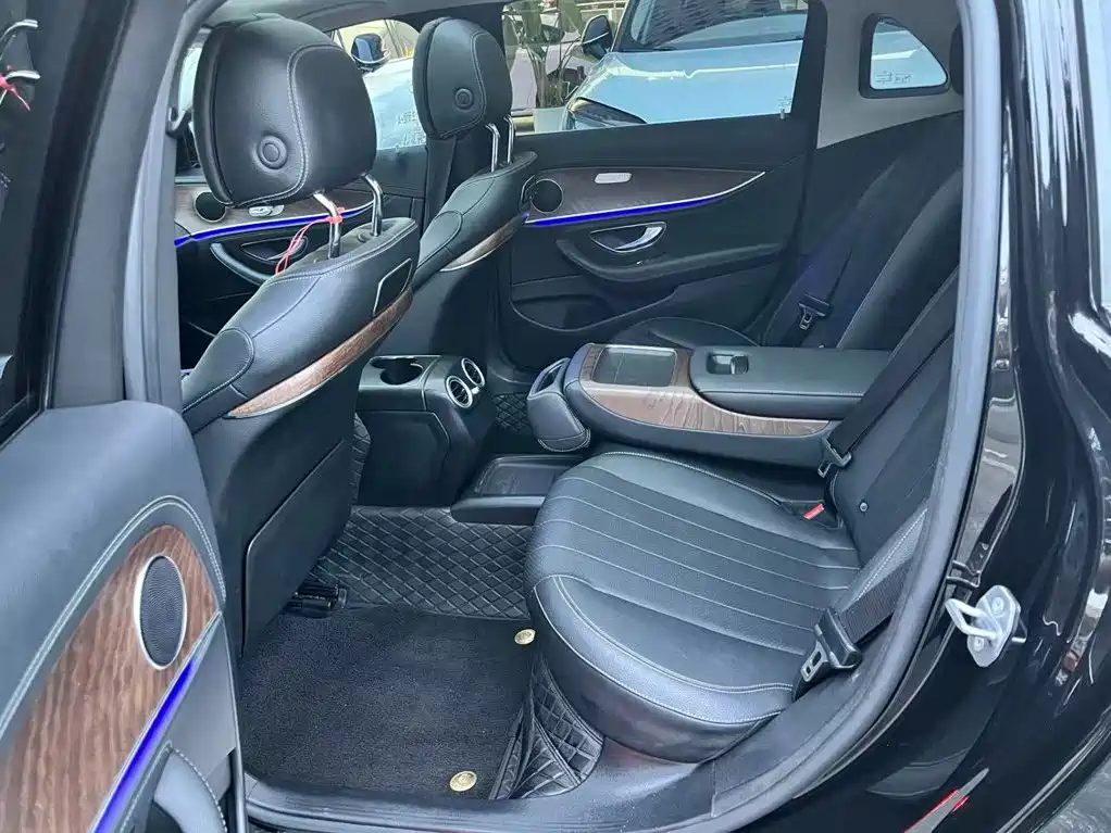 Mercedes-Benz E-Class — миниатюра 25