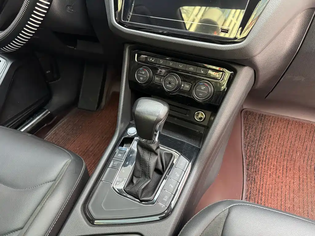 Volkswagen Tiguan L L 2019 330TSI AT Luxury VI