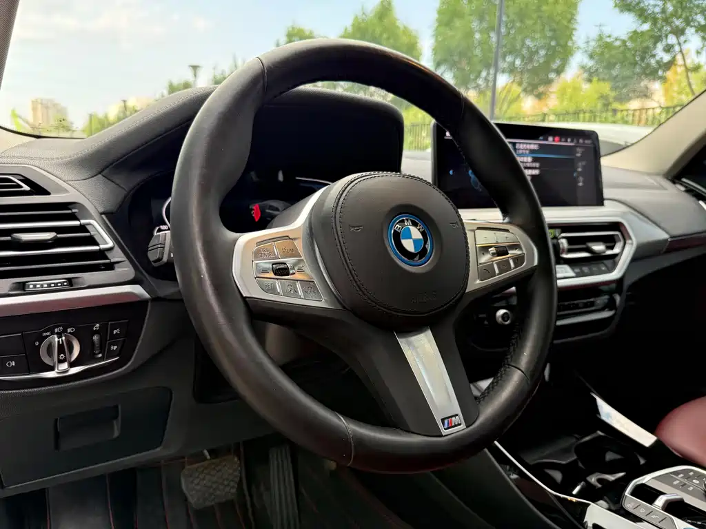 BMW iX3 — миниатюра 8