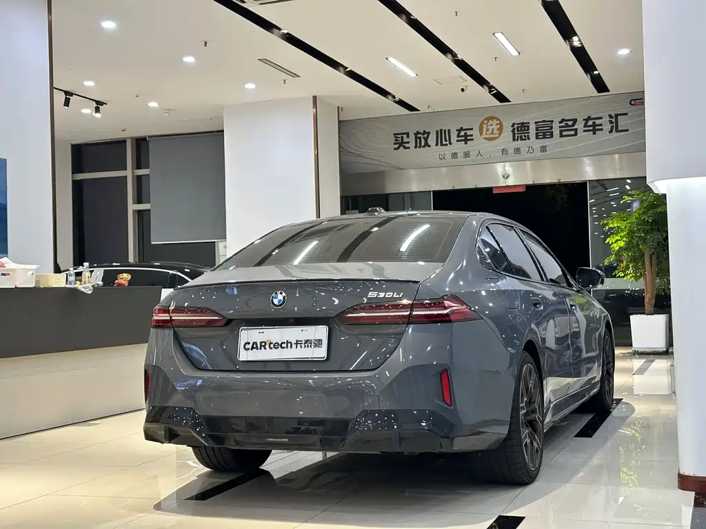 BMW 5 Series — миниатюра 14