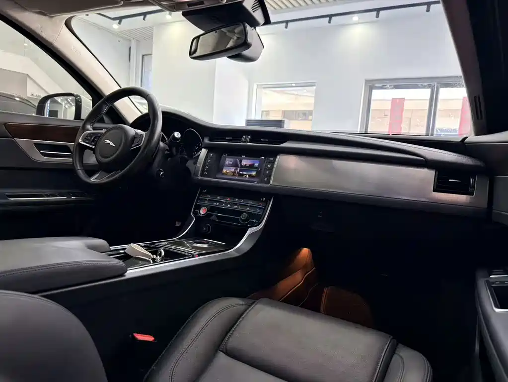 Jaguar XFL — миниатюра 8