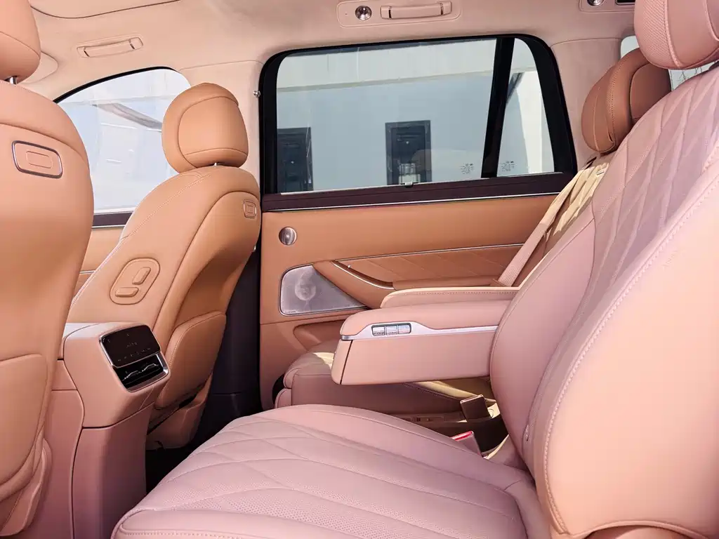 AITO ASK THE WORLD M8