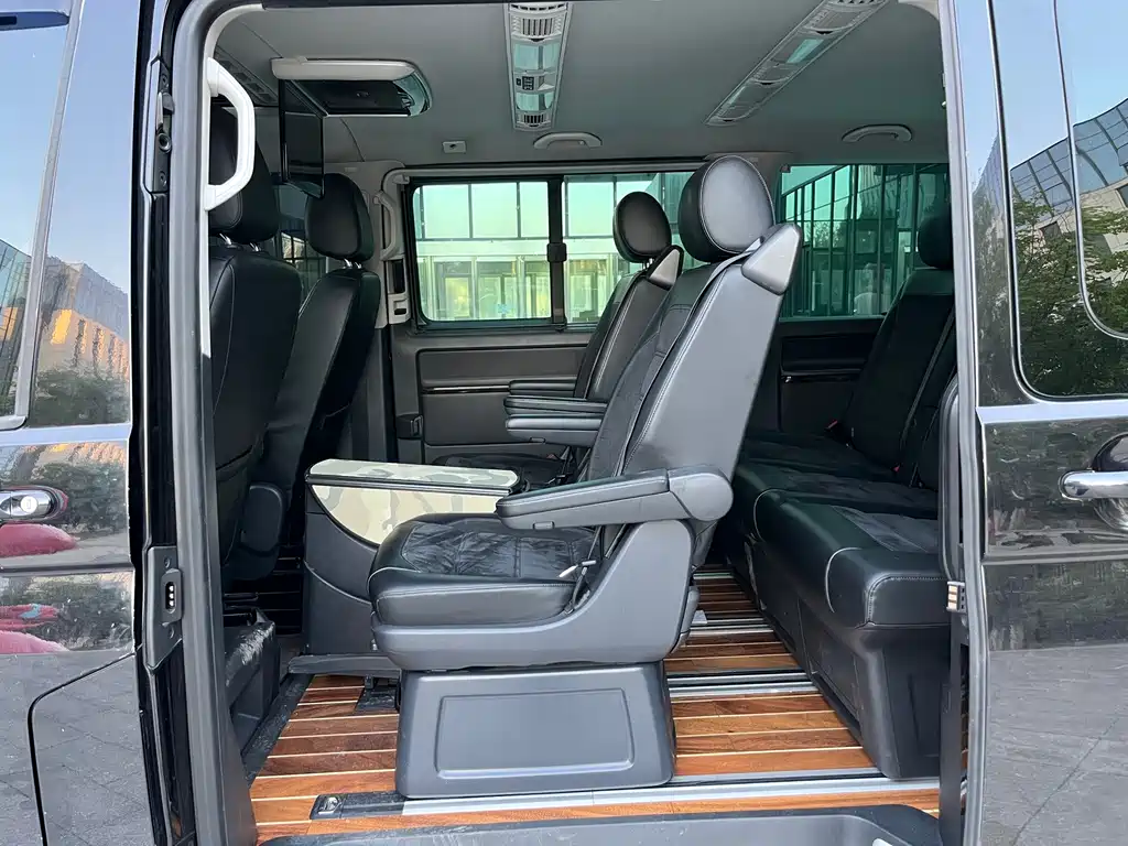 Volkswagen Multivan — миниатюра 7