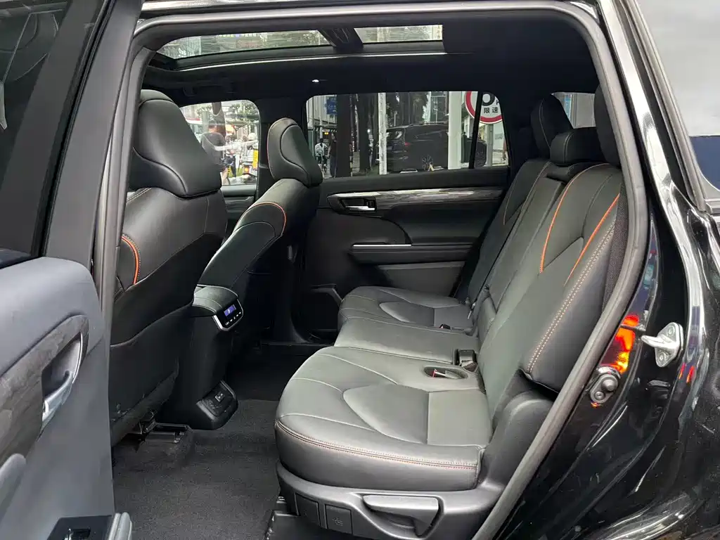 Toyota Crown Kluger — миниатюра 6