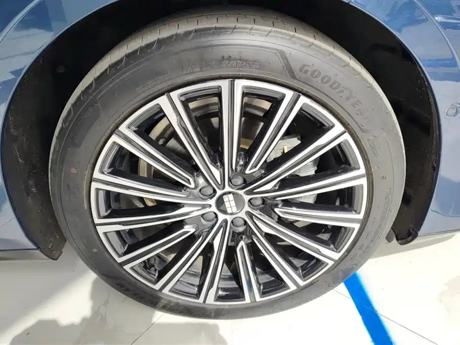 Geely Galaxy Galaxy 8 8 2025 130km EM-P