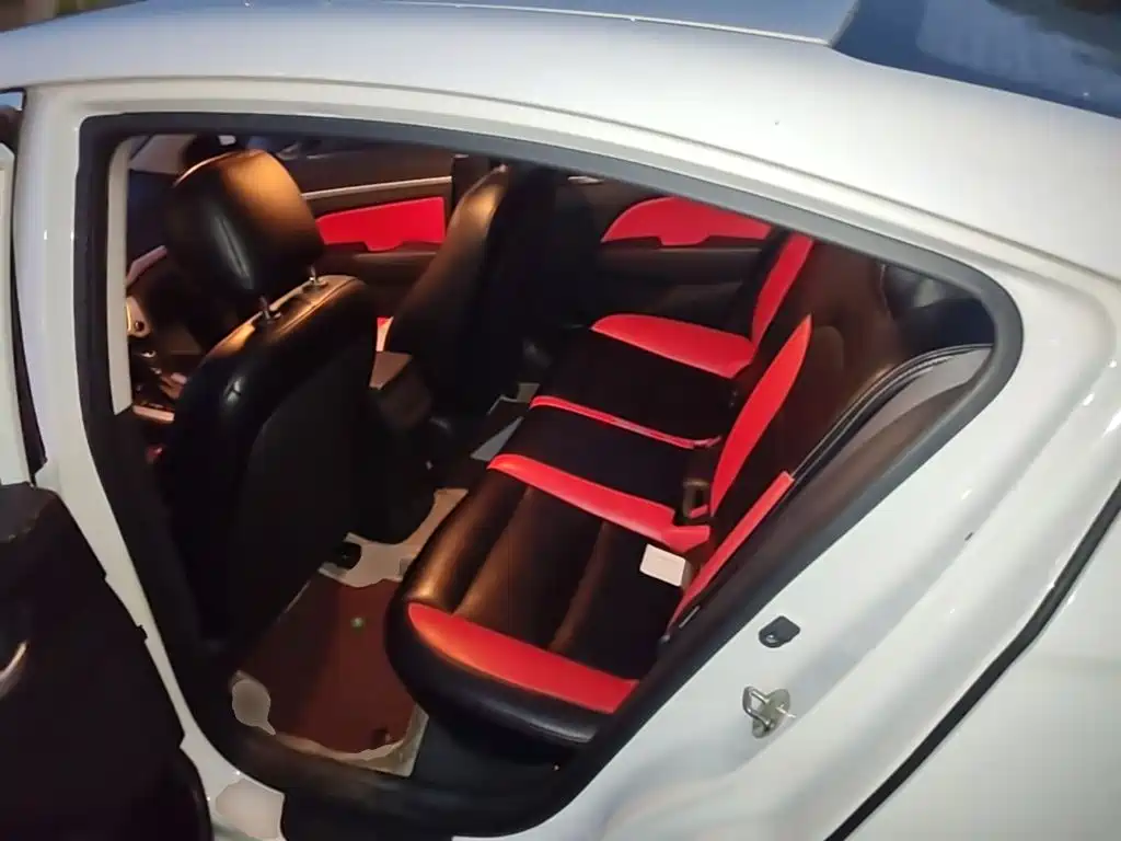 Hyundai Elantra — миниатюра 17