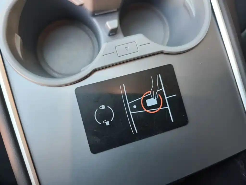 Tesla Model 3 — миниатюра 9