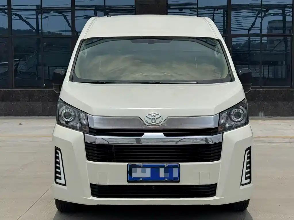 Toyota Hiace — миниатюра 2