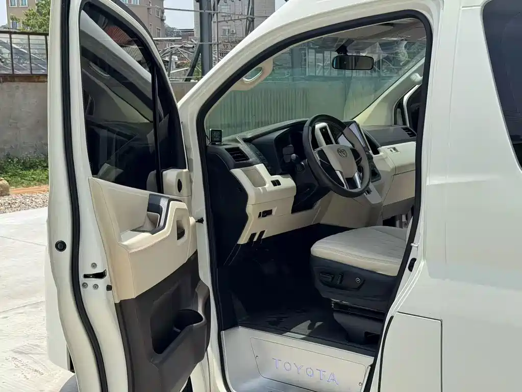 Toyota Hiace — миниатюра 4