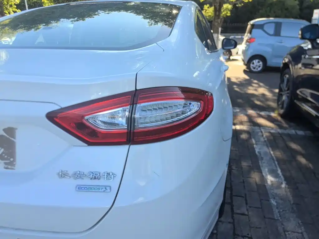 Ford Mondeo — миниатюра 8