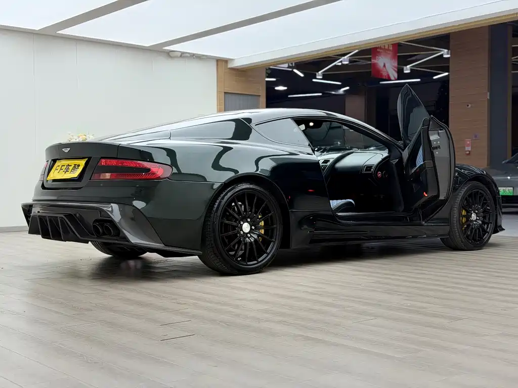 Aston Martin DB9 — миниатюра 7