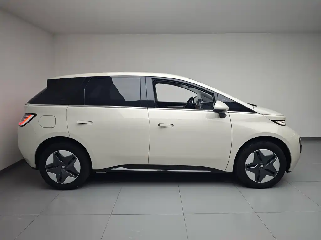 Baojun Yunduo — миниатюра 4