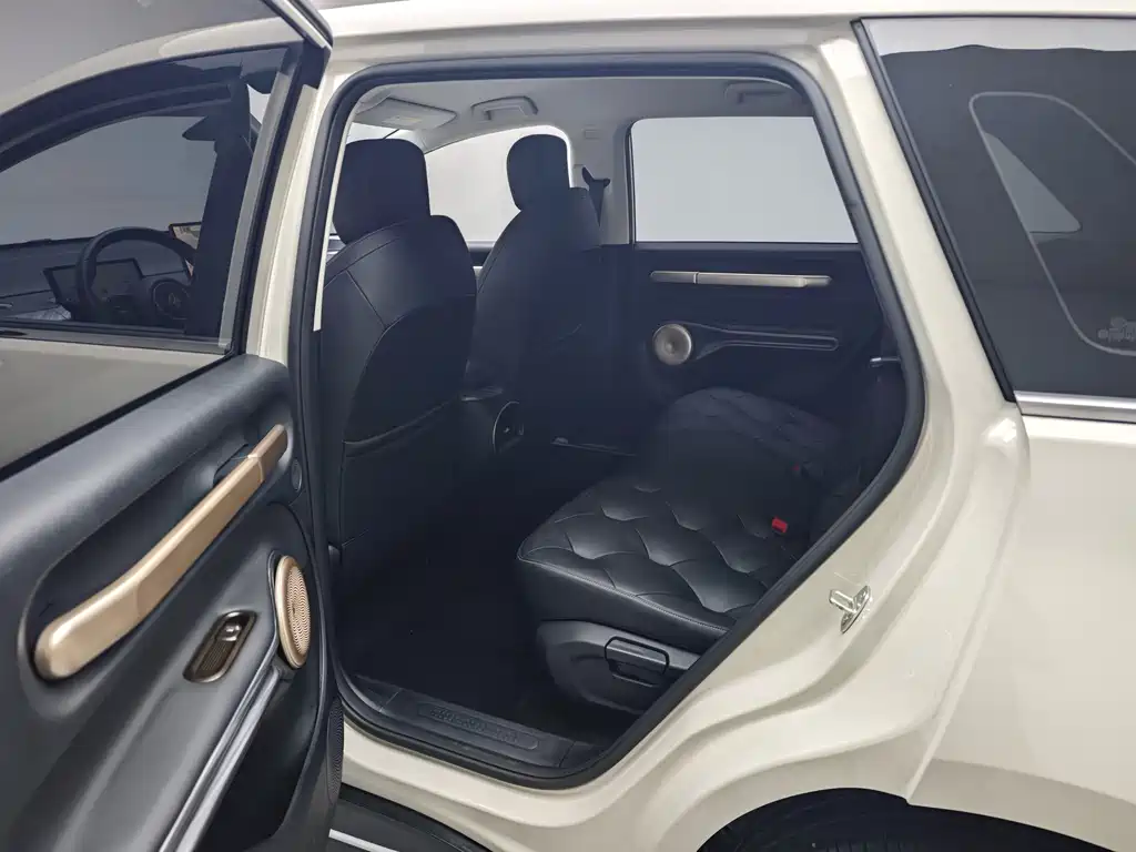 Baojun Yunduo — миниатюра 10
