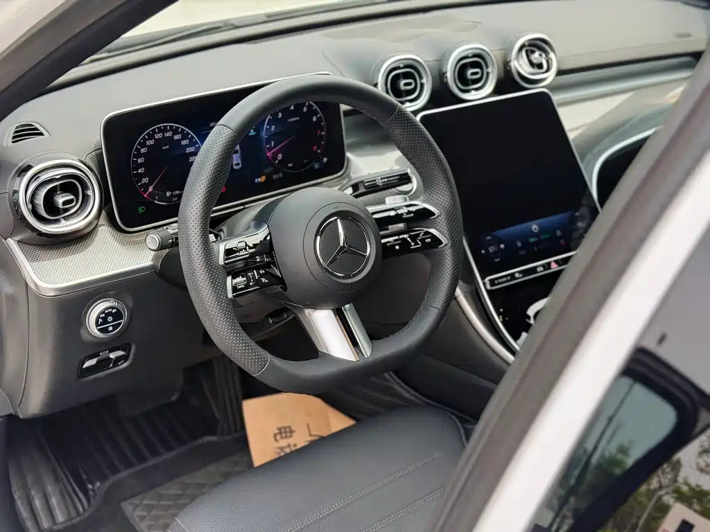 Mercedes-Benz C-Class — миниатюра 13