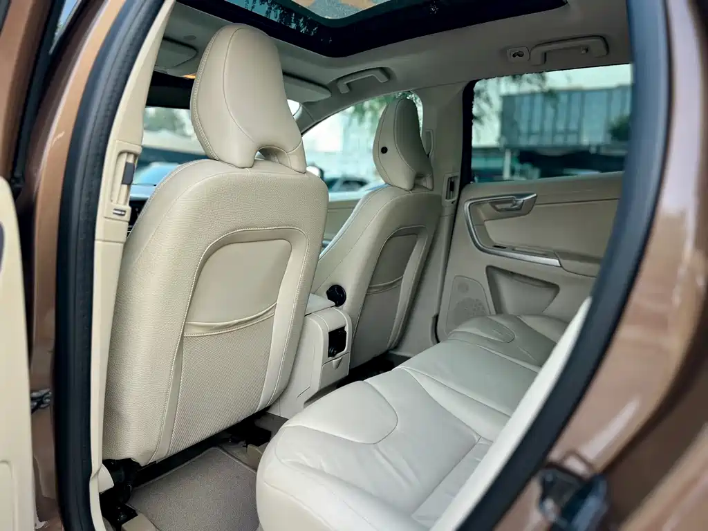 Volvo XC60 (Import) — миниатюра 25