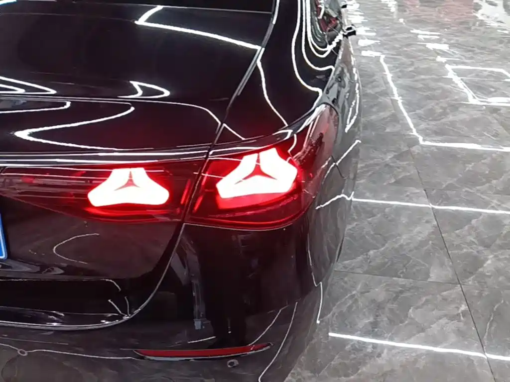 Mercedes-Benz E-Class — миниатюра 8
