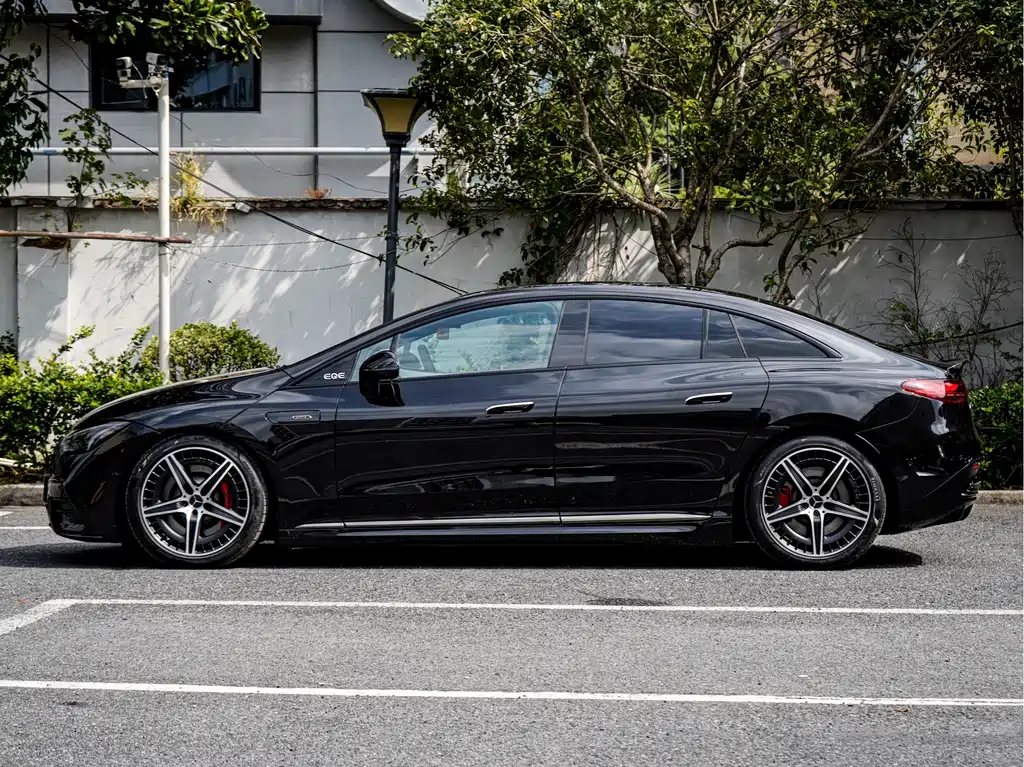 MERCEDES-BENZ EQE AMG