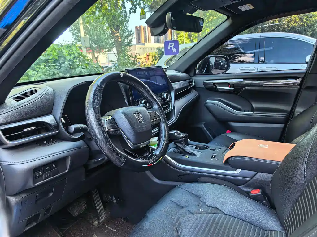 Toyota Crown Kluger — миниатюра 7