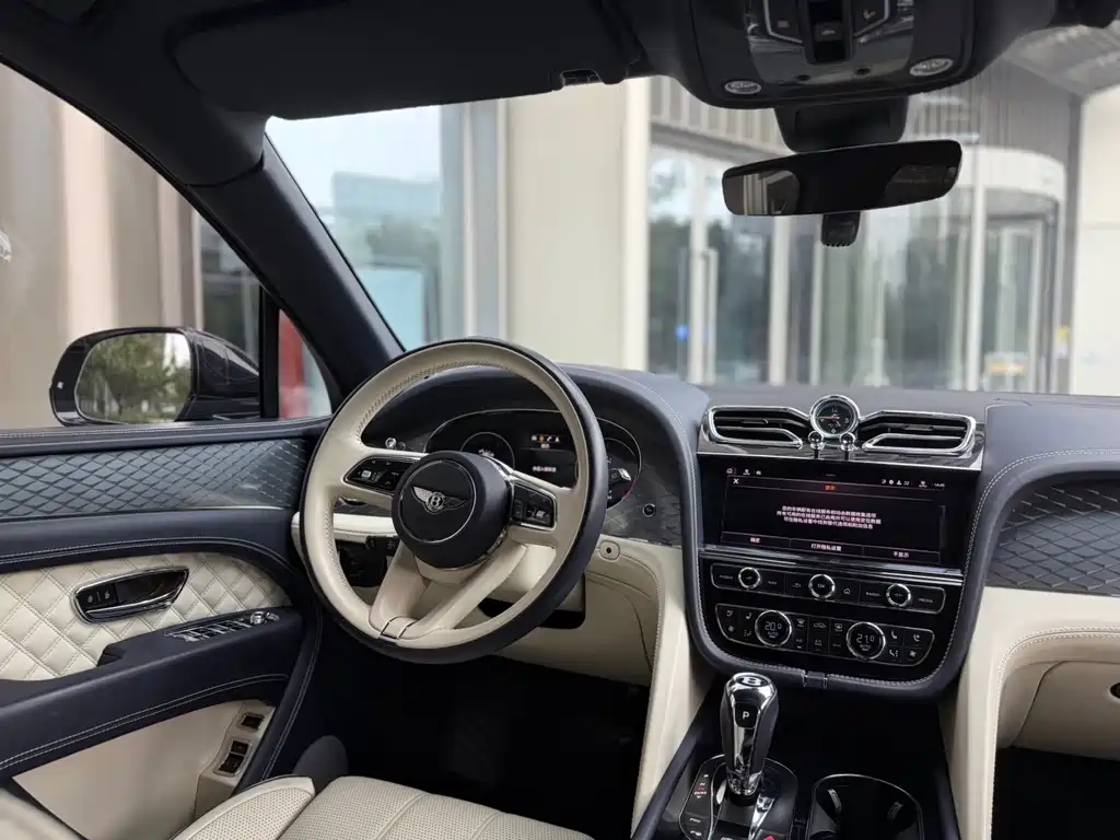 Bentley Bentayga — миниатюра 11