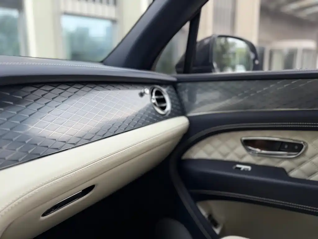 Bentley Bentayga — миниатюра 19