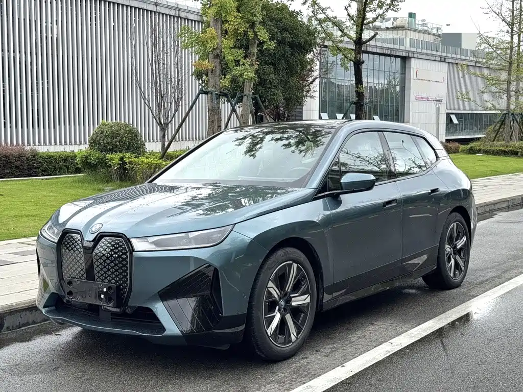 BMW iX