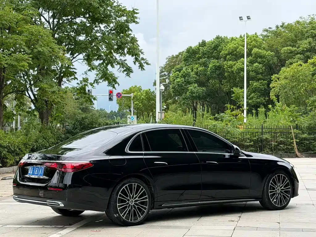 Mercedes-Benz E-Class — миниатюра 5