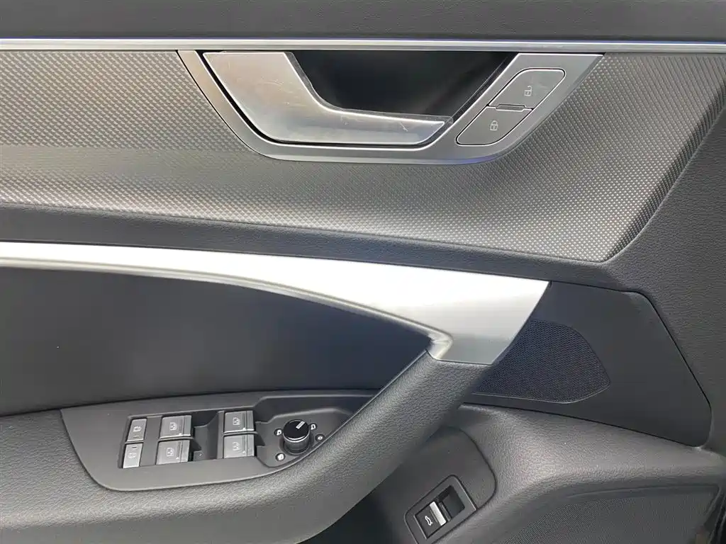 Audi A6L 2025 40 TFSI Luxury