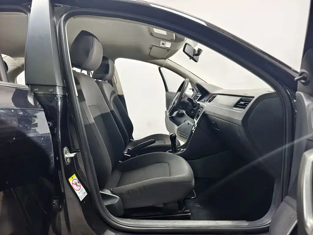 Volkswagen Santana — миниатюра 13