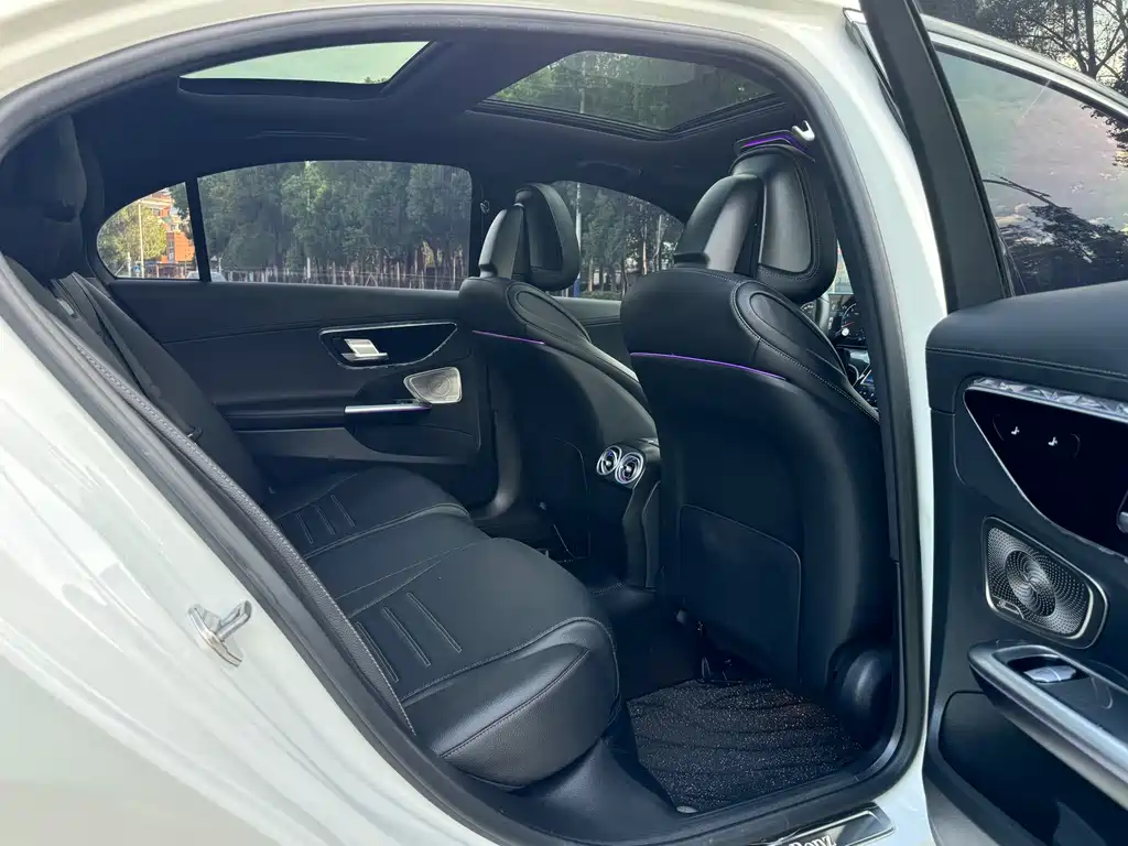 Mercedes-Benz C-Class — миниатюра 13