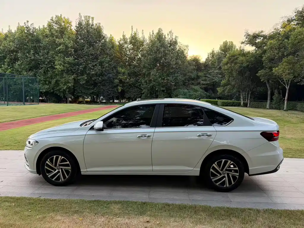 Volkswagen Lavida — миниатюра 4