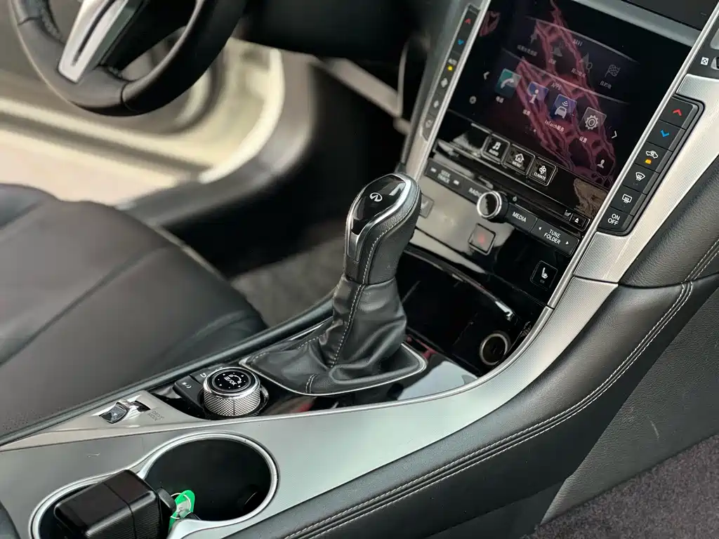 Infiniti Q60 2017 2.0T Luxury